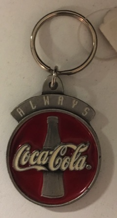 93161-1 € 5,00 coca cola sleutelhanger ijer always embleem.jpeg